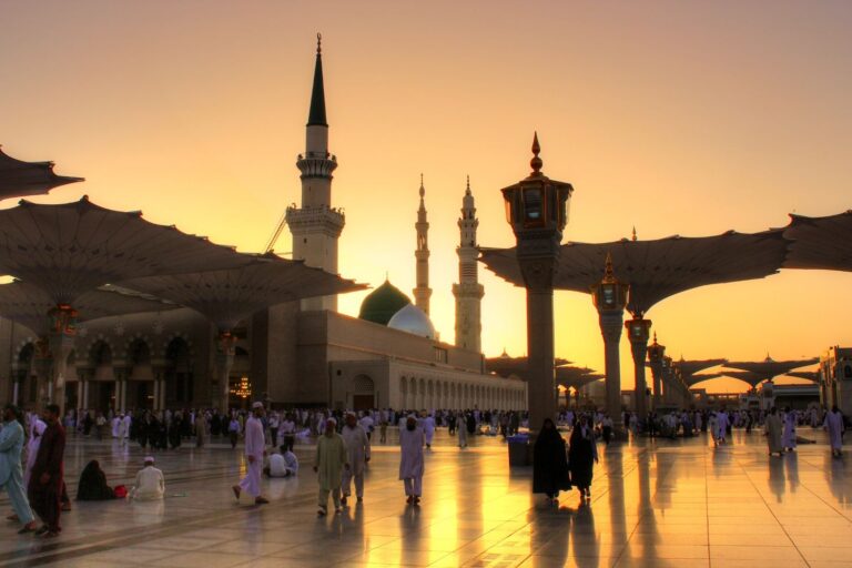 The Best Time to Perform Umrah: Seasonal Considerations and Travel Tips